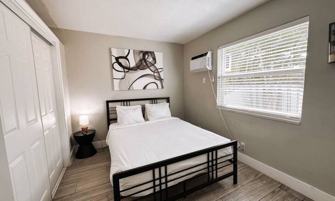 Poinciana Park Apartamento | Rustic Retreats: Beachy 1BR in the heart of Fort Lauderdale