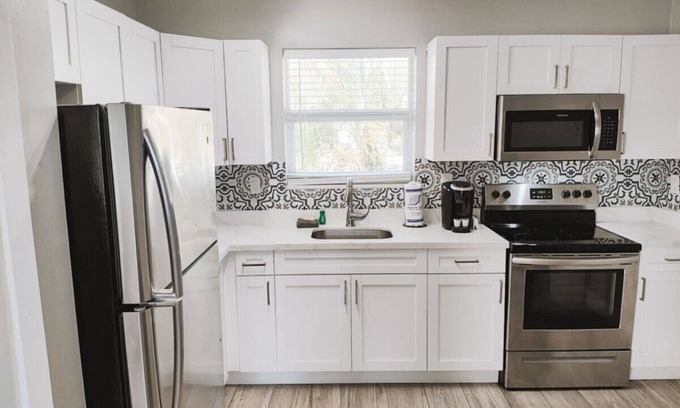 Poinciana Park Apartamento | Rustic Retreats: 2BR for 6 guests minutes from Las Olas