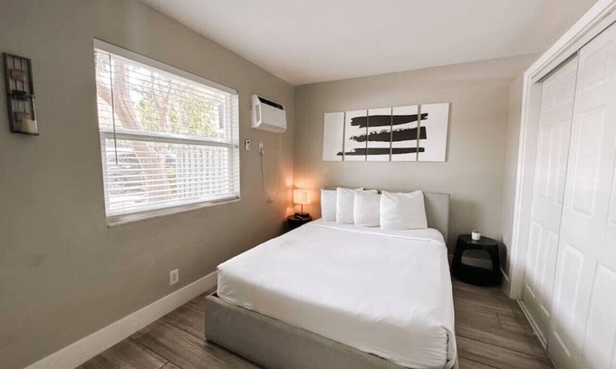 Downtown Fort Lauderdale Apartamento | Rustic Retreats: Beachy 1BR in the heart of Fort Lauderdale