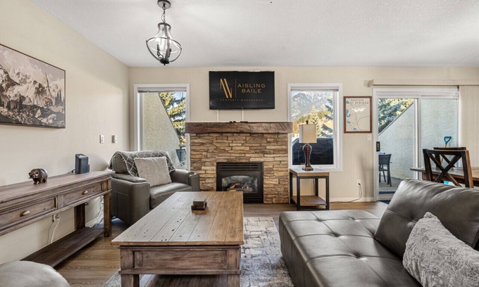 East Kootenay Apartamento | Rustic Ridge | Hot Tub | Home Theatre | Fireplace