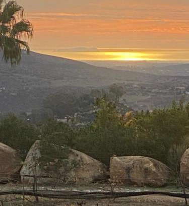 Jamul Complejo | Rustic Ridge Vineyards Cottage
