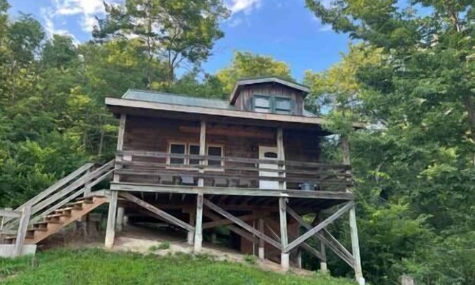 Savanna Cabina | Rustic River Cabin 9