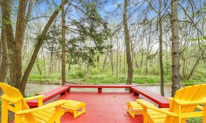 Halton Regional Municipality Casa | Rustic Riverfront Escape with Sauna in Burlington