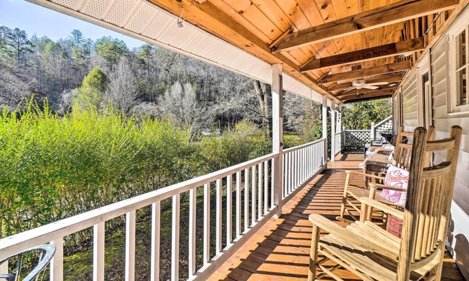 Robbinsville Cabina | Rustic Robbinsville Cabin w/ Fire Pit!
