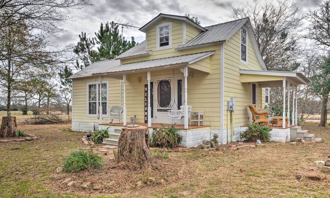 Rockdale Casa | Rustic Rockdale Home on 100 Acres: Near City Park!