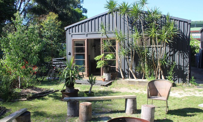 Iluka Apartamento | Rustic romantic studio. The closest accommodation to Frazers Reef beach.