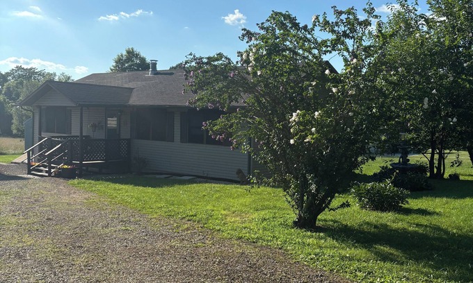 Urbana Casa | Rustic Roost Retreat, petfriendly, small town, lake river conservation area near