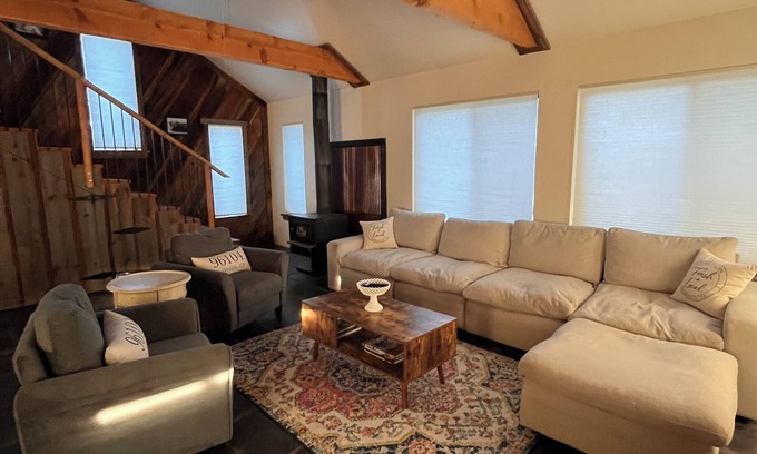 Cedarville Casa | Rustic Rural Getaway, Family & Pet Friendly
