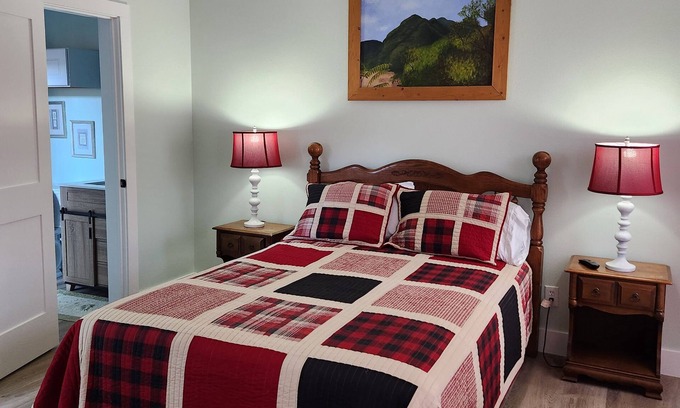Graford Cabina | Rustic Secluded Getaway – 3BR Cabin with Private Pond, Near Possum Kingdom Lake