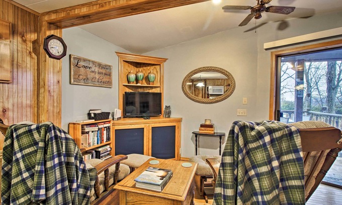 Umber View Heights Cabina | ¡NUEVO! Stockton Lake Cabin, Half Mile to Boat Ramp!