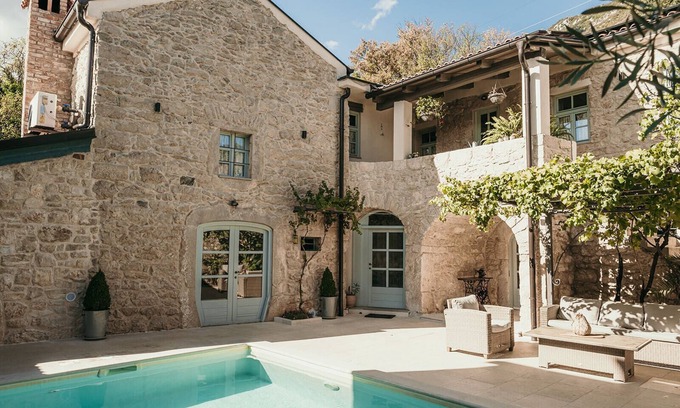 Tribalj Villa | Villa de piedra rústica con piscina privada cerca de Crikvenica