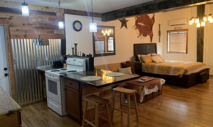 Ridgecrest Apartamento | Rustic Studio in Ridgecrest
