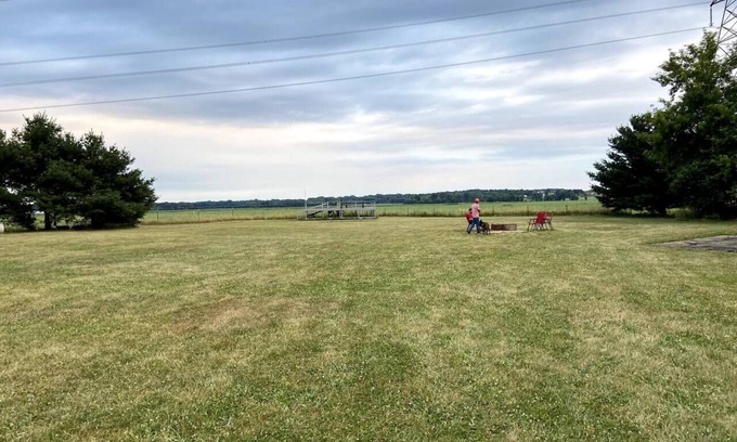 Berrien Springs Alquiler De RV | Rustic Tent Campsite #3