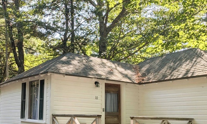 Bar Harbor Cabina | Rustic Traditional Cabin Cabin 10B