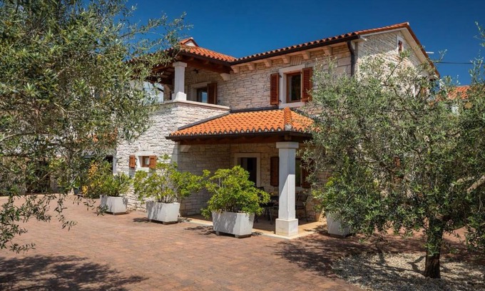Kringa Villa | Rustic villa Casa Mate with 2 bedrooms in Tinjan