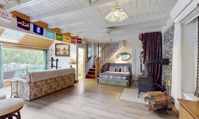 Port Angeles Cabina | Rustic Waterfront Cabin Retreat on Scenic Lake Sutherland