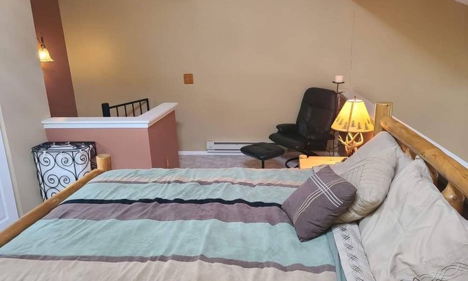 Lyndon Station Condominio | Rustic Wisconsin Dells Condo