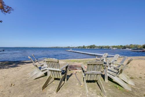 Cecil Casa | Rustic Wisconsin Cabin on Shawano Lake!