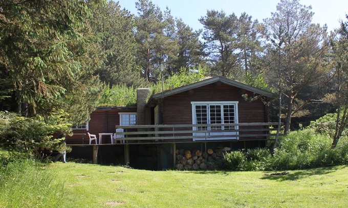 Skallerup Klit Cabina | Casa de madera rústica en medio de un hermoso bosque