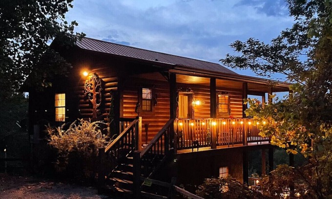 Gatlinburg - Pigeon Forge Cabina | Cabaña privada rústica * Se aceptan mascotas * 2 camas King * Vista a la montaña