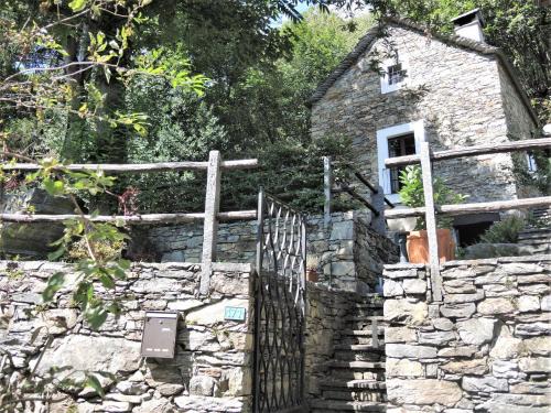 Riazzino Casa | Rustico Gatto by Fewotessin
