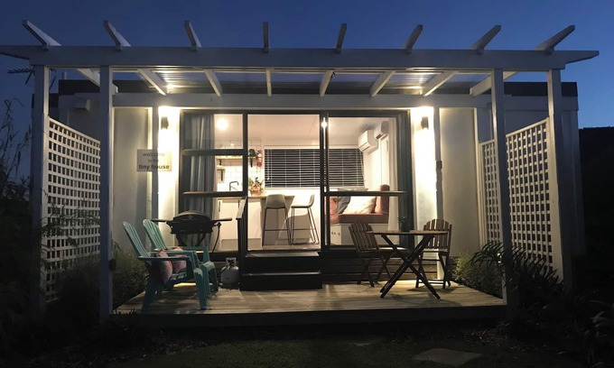 Tamahere Cabina | Rustling Oaks Tropical Tiny House