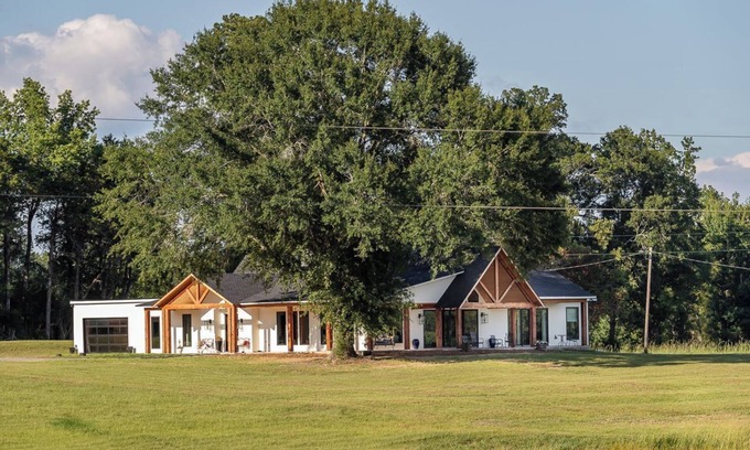 Lincoln Parish Casa | RUSTON LUXURIOUS, SPACIOUS, PEACEFUL RETREAT for Groups, Families, Events, 5 Bed