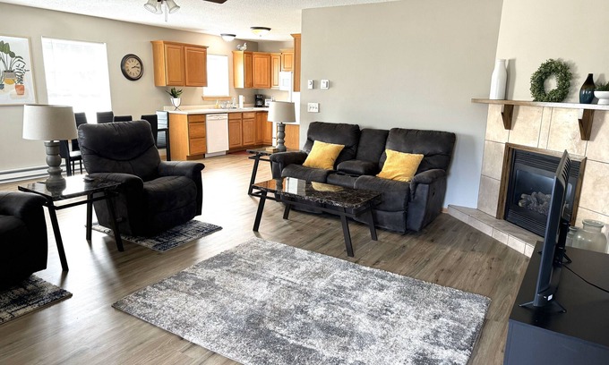 Crosby Apartamento | Rusty Rim Bike House Unit 1, Centrally located, 2 bed 1 bath