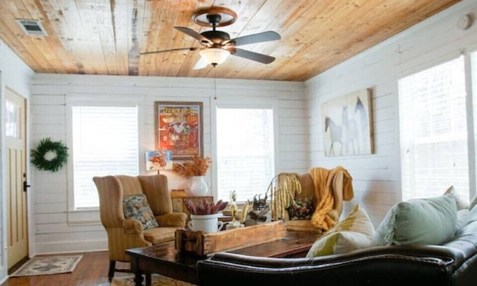 Stephenville Casa | Rusty Rose Farmhouse on 1/2 acre Near Tarleton