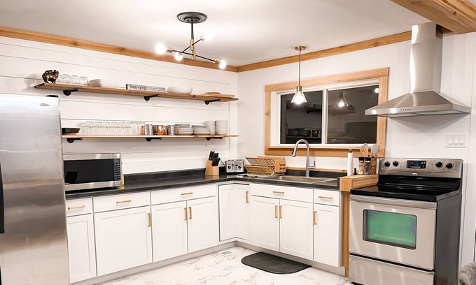 Borderland Casa | Ruth Trace Hallow Oasis