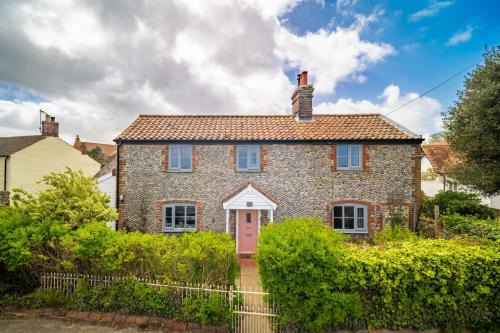 Bacton Casa | Ruthie Cottage by Big Skies Cottages