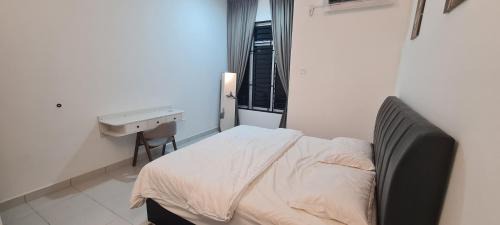 Kota Tinggi Casa | RuzZana Signature Stay Semi-D Corner Lot-BBQ,Wifi,6-8pack