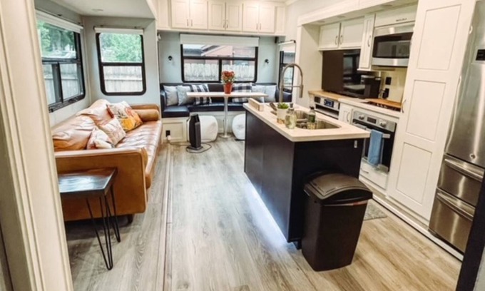 Lakebay Casa | RV by the lake with hot tub and kayaks