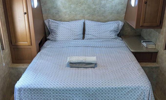 Revere Casa | RV Camper - Few Min to the Beach -Boston Downtown and Logan Airport With parking