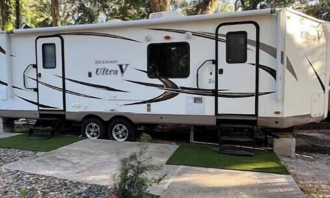 Lake Panasoffkee Casa | RV camper in a peaceful place