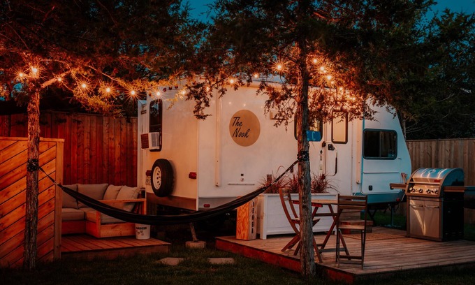 Tyendinaga Mohawk Territory Casa | RV Glamping w/ Cowboy Tub, Lawn Games & Firepit