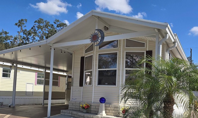 Zephyrhills South Casa | RV Resort-Close to Tampa, Hard Rock, Busch Gardens, Skydive City and More