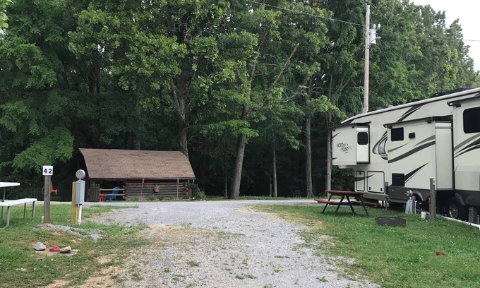 Aurora Alquiler De RV | RV Site #42 pull through - Big Rig Friendly 65ftx28ft