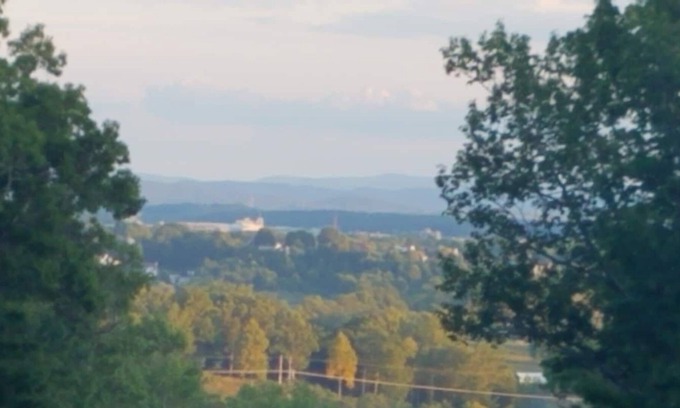 Blacksburg Alquiler De RV | RV Site (A)w/ Full Hook Ups, 5 minutes from VT! Bring your Own RV & come stay!