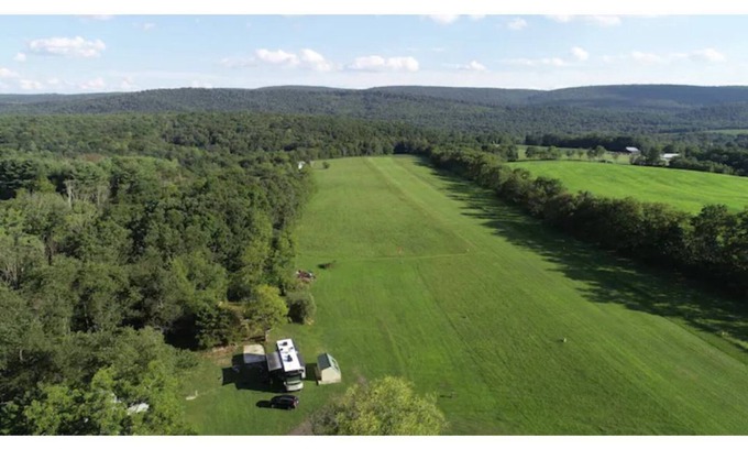 Pine Grove Alquiler De RV | RV Site on Quiet, Private Airport