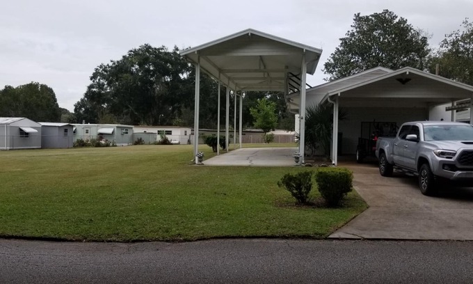 Inverness Alquiler De RV | RV site on Withlacoochee bike trail 46 miles long