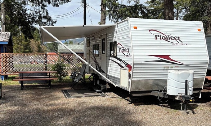 Christina Lake Alquiler De RV | RV & Site Rental in Christina Pines Campground