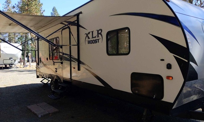 Cave Junction Casa | RV11 XLR - 27' Family Toy Hauler - Sleeps 6