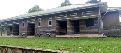 Kitojo Hotel | Rwenzori Base camp tour Holiday Inn