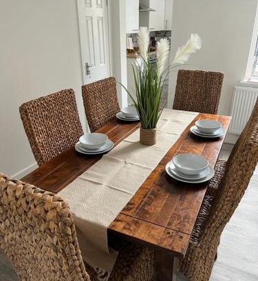 Newton-le-Willows Casa | Rydal house 2 bedroom house with upstairs bathroom
