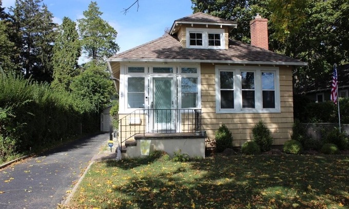 Old Bethpage Casa | RYDER CUP Home! Walking Distance to golf course and strip!