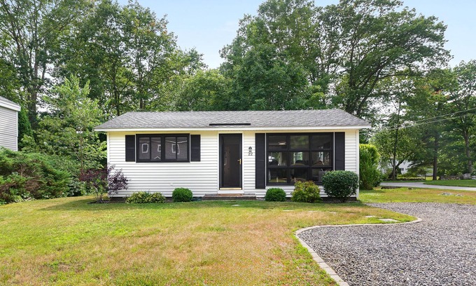 Rye Casa | Rye Coastal Cottage: 2BR- Dog-Friendly - Walk to Beach -Patio -Sleeps 4