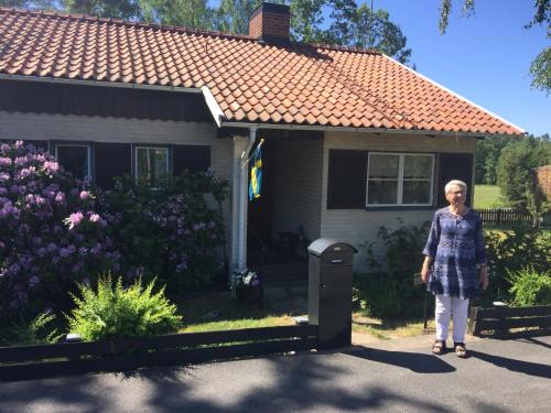 Hastveda Casa | Rymligt boende i en fantastisk villa! Bo helt PRIVAT som enda gäster och boende! Nära NATUREN, lokala bekvämligheter och lätt att resa till med bil, buss eller tåg! Varifrån ni kan utforska södra Sveriges skatter, eller bara koppla av!