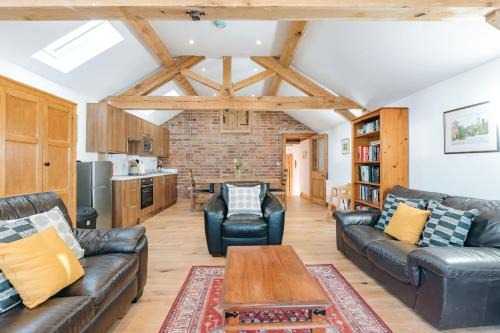 Eaton Mascott Casa | ryton grange church barn sleeps 5