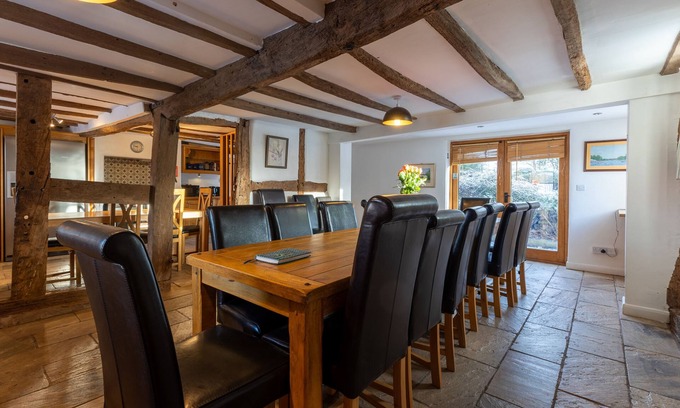 Eaton Mascott Cabaña | RYTON GRANGE FARMHOUSE TO SLEEP 12 - sleeps 12 guests in 6 bedrooms